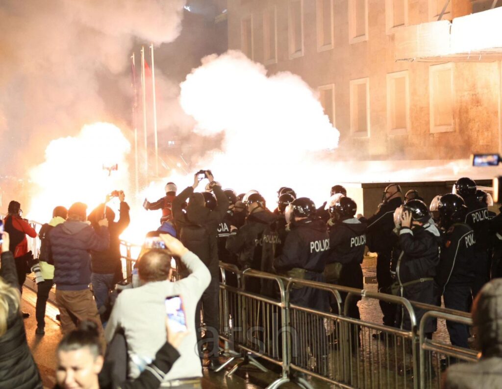 Protesta e PD, Koçiu: Të shmanget dhuna dhe përdorimi i fëmijëve për akte dhune IMG 8247