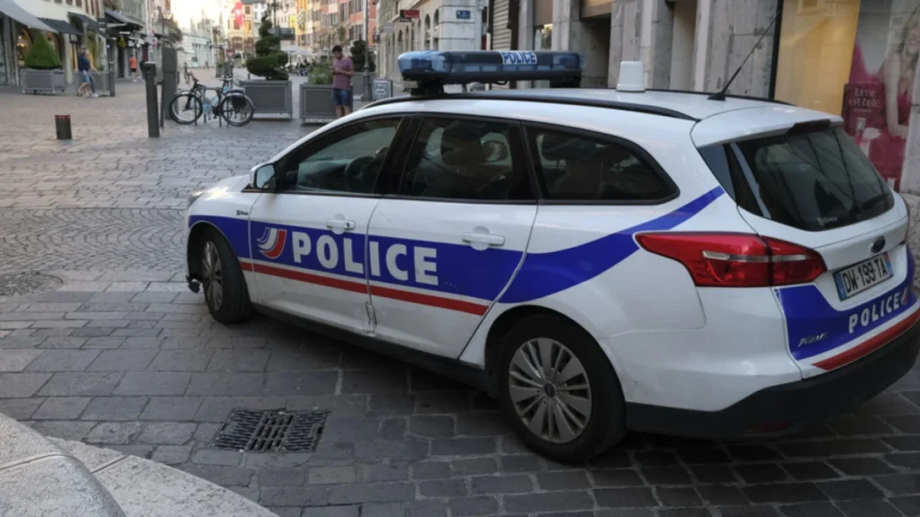 Po planifikonin një sulm terrorist në një qendër tregtare, arrestohen dy 16-vjeçarët në Francë IMG 8290