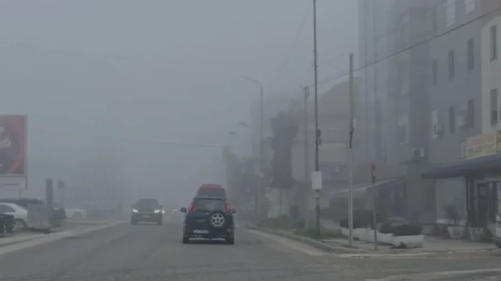 Shqipëria zgjohet nën pushtetin e mjegullës, vështirësi në qarkullimin e mjeteve IMG 8453