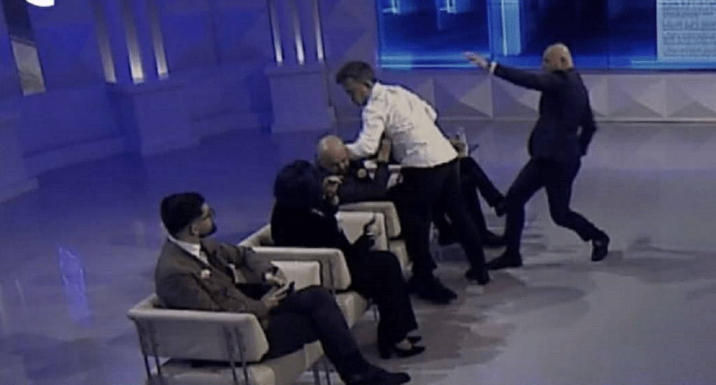 Plas sherri në studio, Berat Buzhala i sulet Albatros Rexhajt berat buzhala