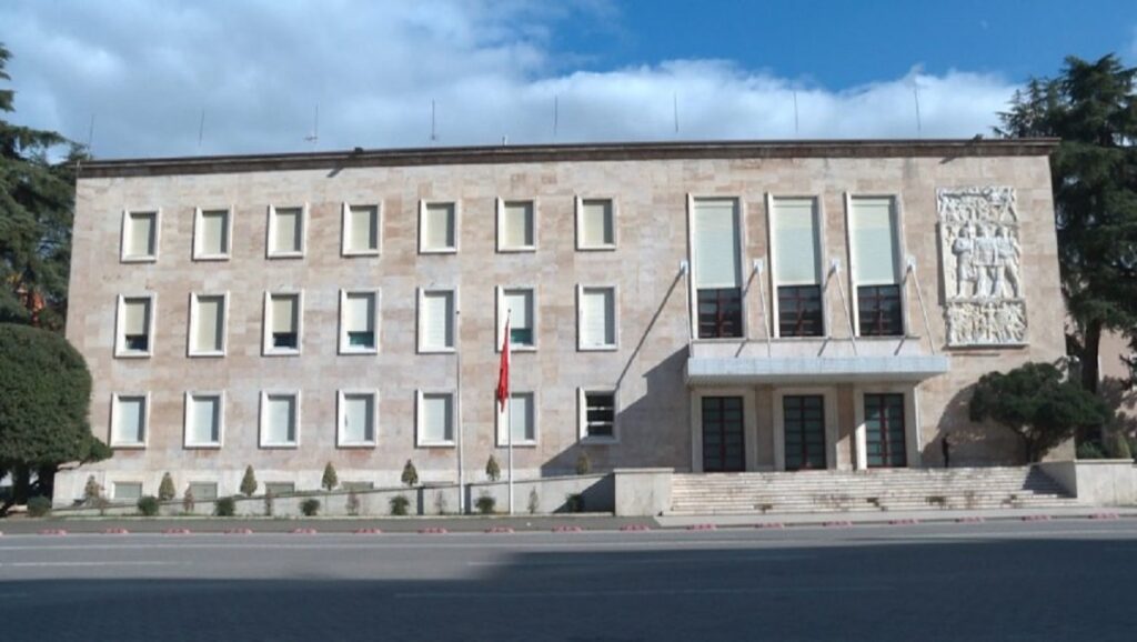 Riformatimi i Qeverisë 6 muaj pasi u votua në Kuvend, cilët janë ministrat që i rezistuan ndryshimeve kryeministria