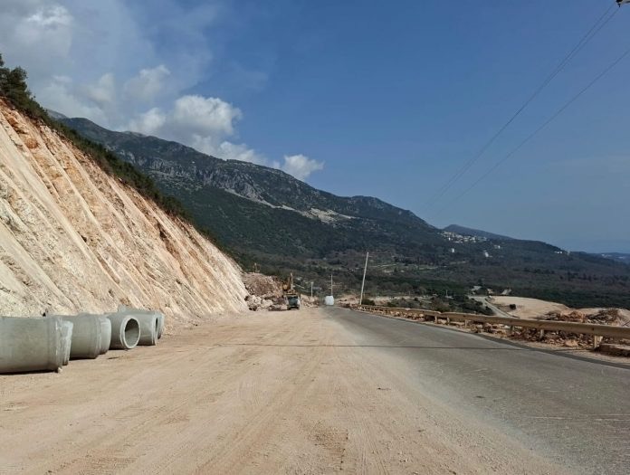 Ndërtimi i rrugëve lidhëse, sërish shpërthime sot pranë daljes të tunelit të Llogorasë 06a32b6d 37fc 44ca 86aa c0fa1fe080ea