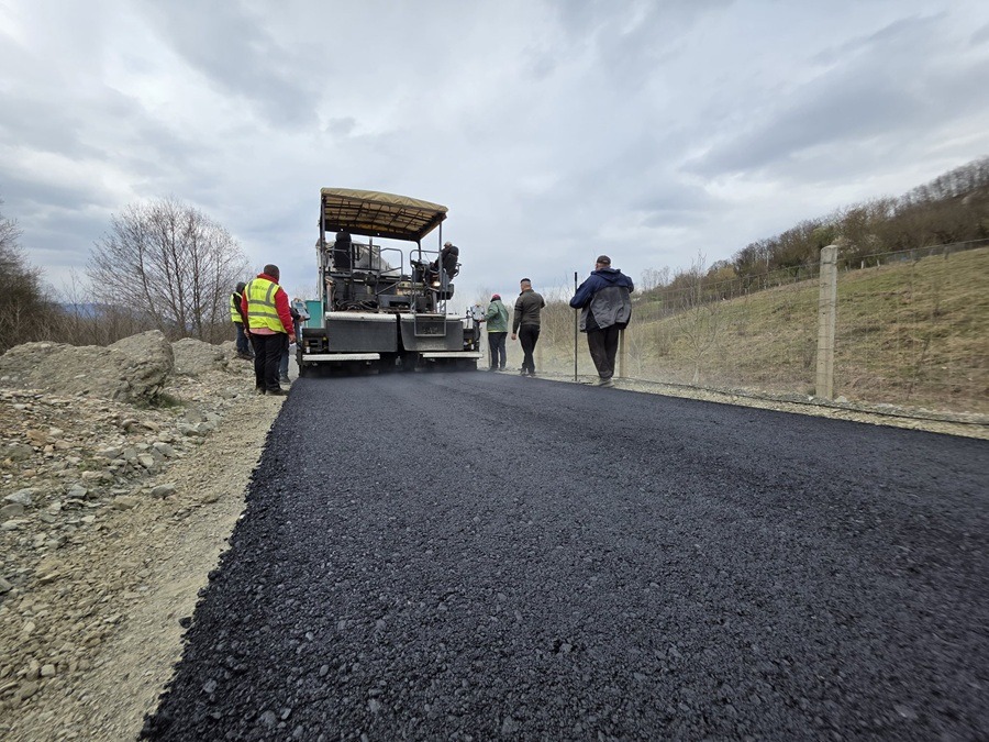 Përfundojnë 17 rrugë të asfaltuara në Bashkinë e Matit 1