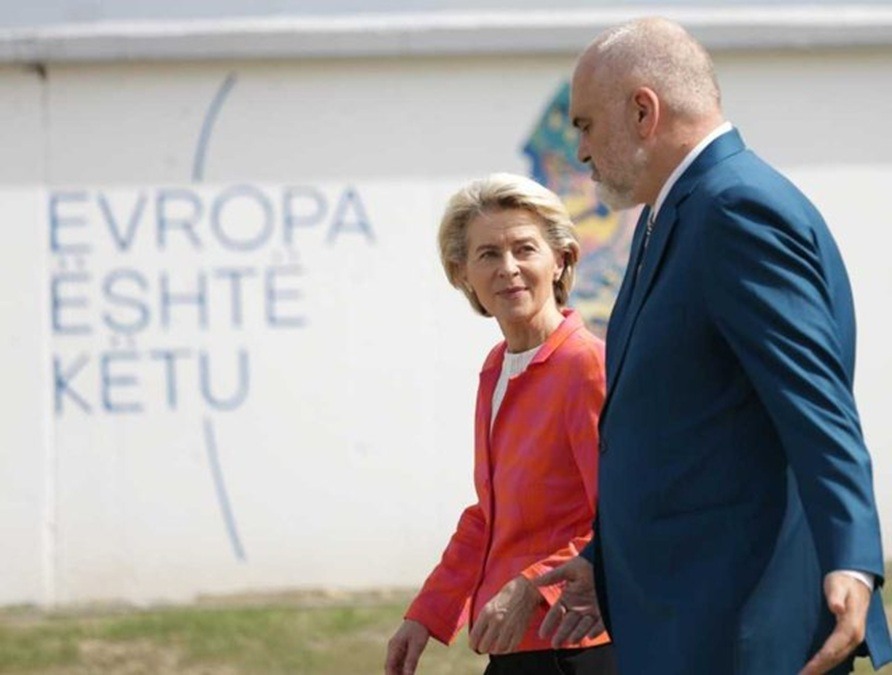 Komisioni Europian ndez dritën jeshile për mbyllja e negociatave me Shqipërinë, tani topi tek vendet anëtare BE