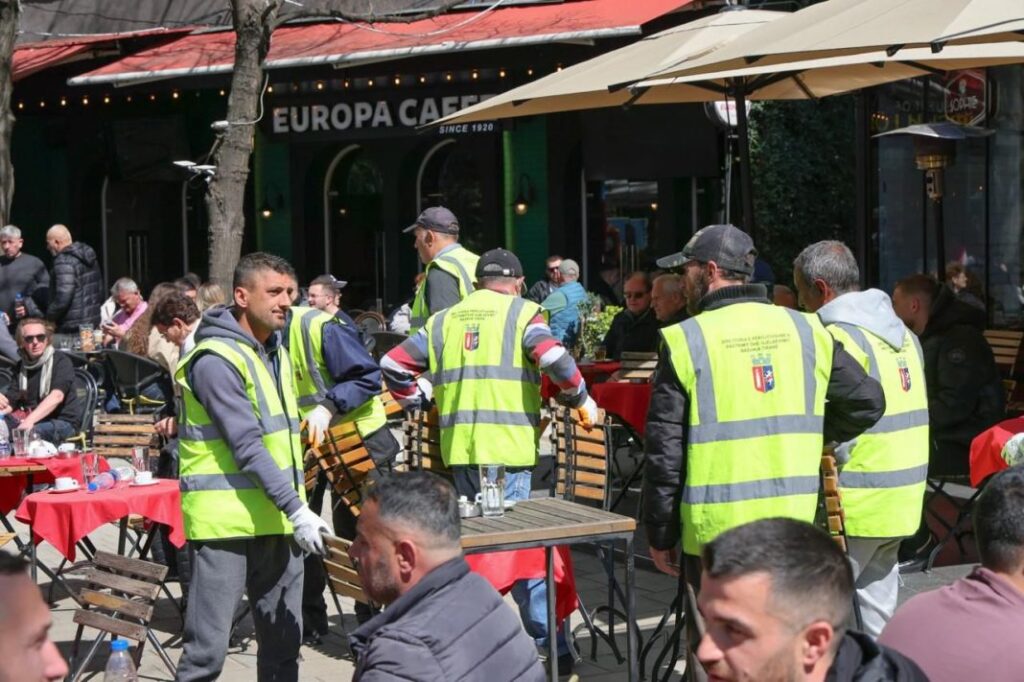Aksion për lirimin e hapësirave në mbi 60 subjekte në Tiranë IMG 0265