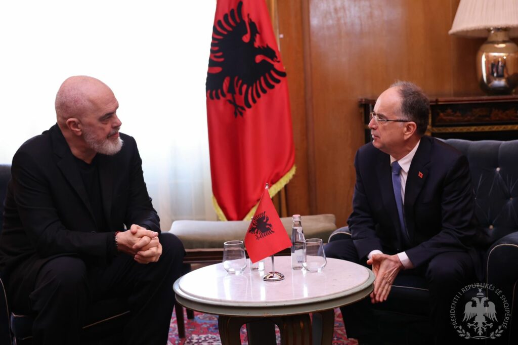 Rama takon Begajn/ I dorëzon propozimet për ndryshimet në qeveri, pritet dekretimi dhe votimi në Kuvend IMG 8741