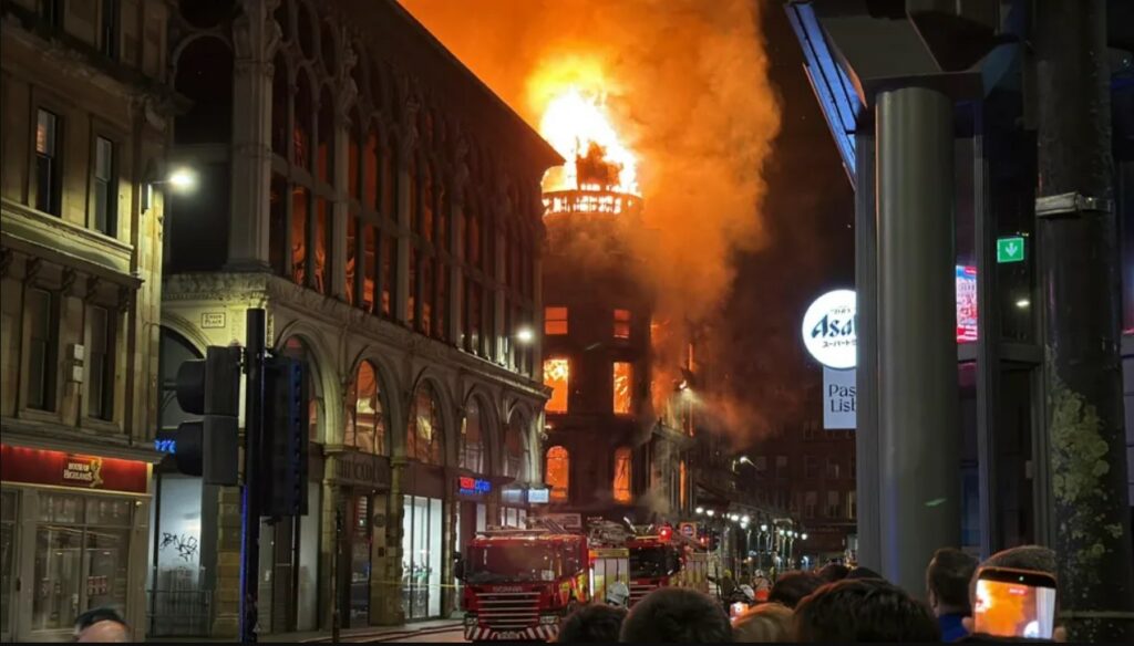 Zjarr masiv në qendër të Glasgow, kaos në stacionin më të madh hekurudhor të Skocisë IMG 9126