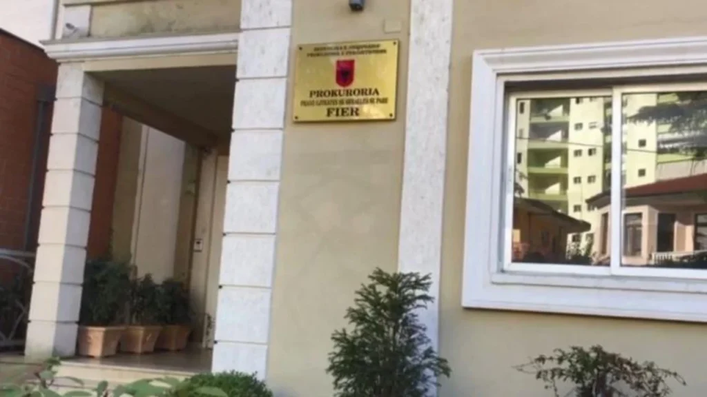Tentuan të vrisnin një person për hakmarrje, dënohen me 20 vite burgim autorët në Fier IMG 9198