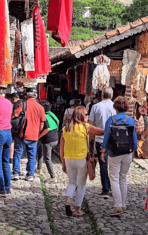 Gonxhja: Vizitorë nga e gjithë bota në Pazarin e Krujës IMG 9655