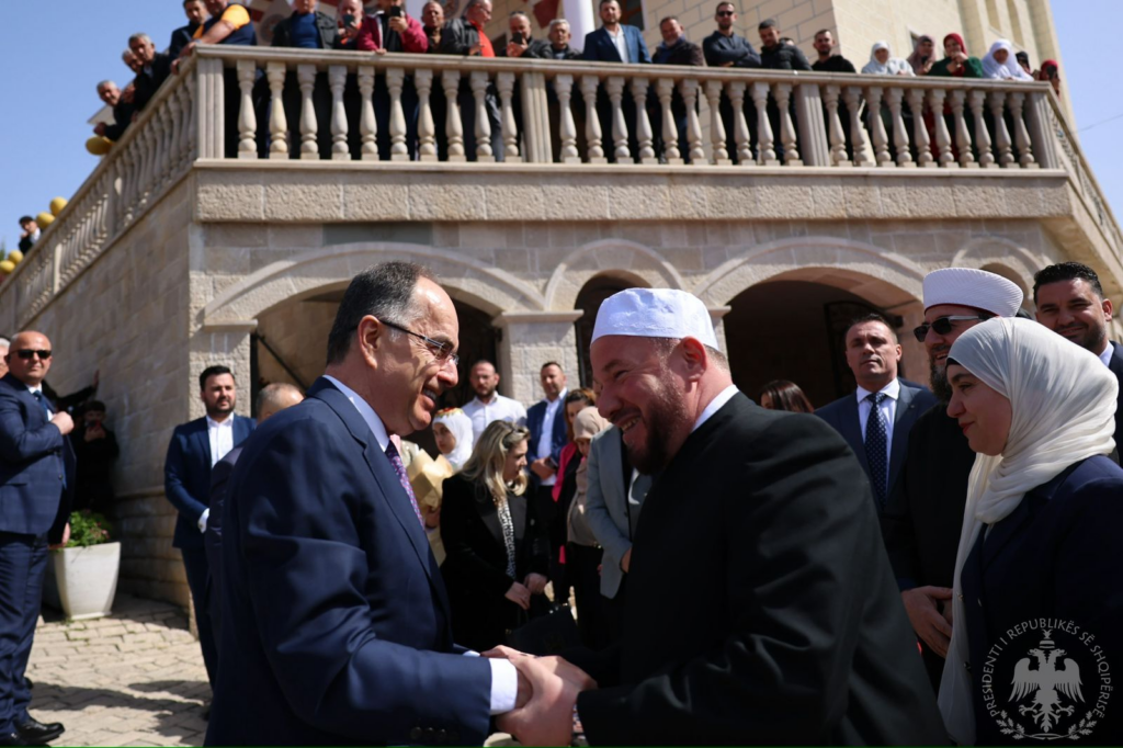 Begaj mes besimtarëve në Golem për Fitër Bajramin IMG 9774