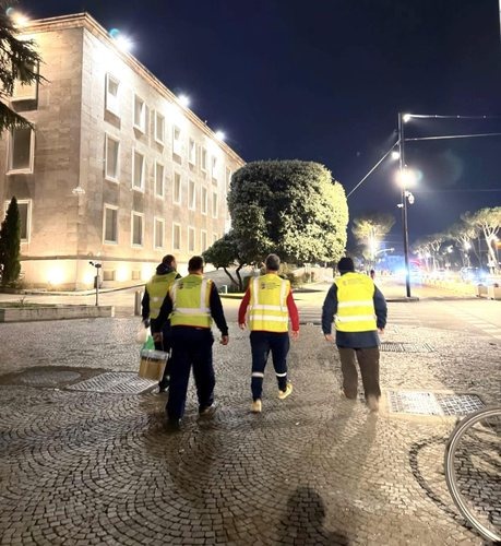 Balla: Punonjësit e bashkisë riparuan dëmet e huliganëve të Sali Berishës IMG 9870