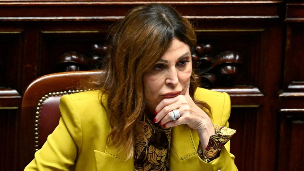 Nën hetim për mashtrim, jep dorëheqjen ministrja italiane e Turizmit Daniela Santanchè Itali