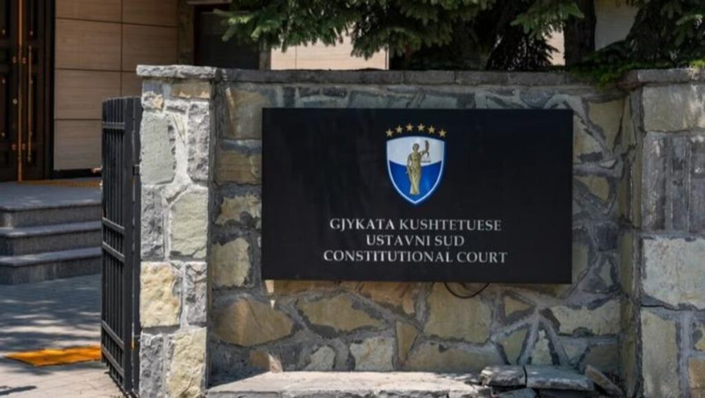 Kushtetuesja hedh poshtë kërkesën për çështjen e mospjesëmarrjes së deputetëve në seancën për presidentin Kosove GJK