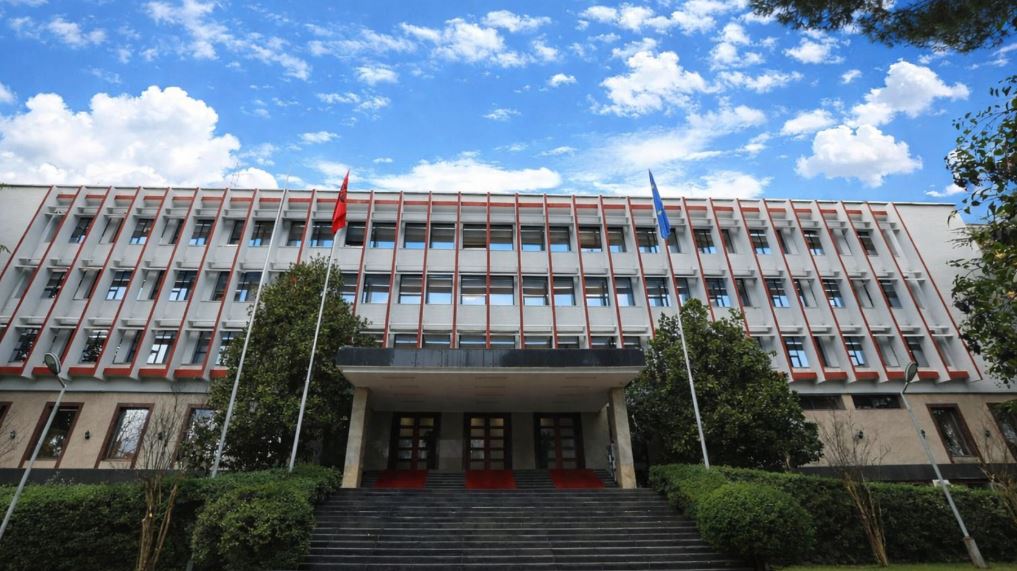Ministria e Jashtme paralajmëron qytetarët shqiptarë: Shmangni udhëtimet jo të domosdoshme në Lindjen e Mesme MJ 1