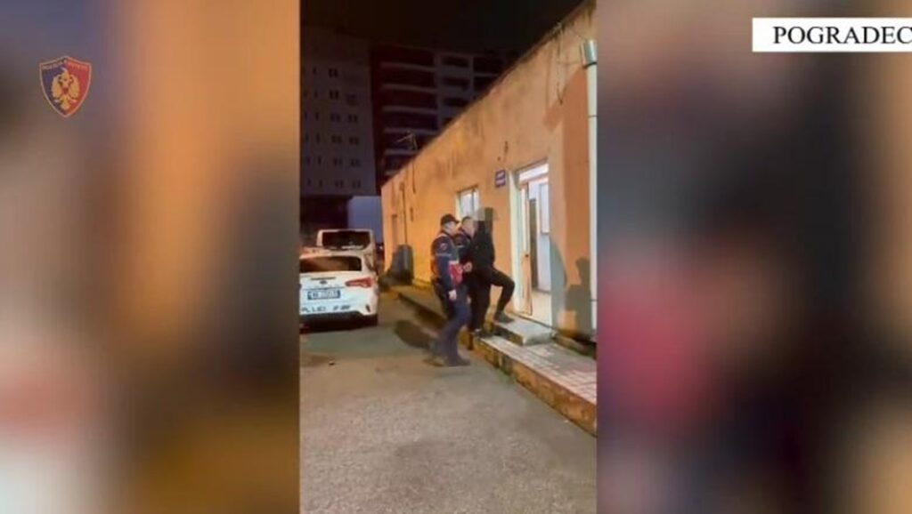 Pogradec/ Tentuan të vidhnin argjendarinë, arrestohen 2 “skifterët” nga Laçi PG