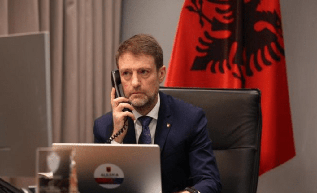 Hoxha telefonatë me Konjufcën: Shqipëria mbetet e palëkundur në mbështetjen e gjithanshme për Kosovën ferit hoxha