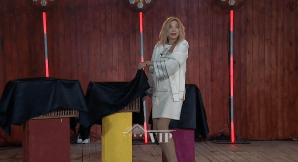 “Unë mendova se këtu kishte burra’’, çfarë do ta shoqëroj Mimoza Ahmetin në Fermë ferma vip 1