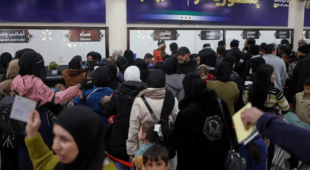 Mijëra sirianë kthehen nga Libani për shkak të tensioneve me Izraelin siriane