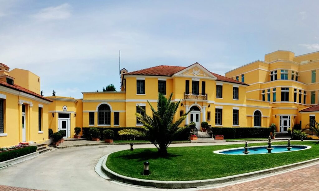 Ambasada amerikane paralajmëron për sulme: Grupet e lidhura me Iranin mund të shënjestrojnë opozitën iraniane në Shqipëri… 02