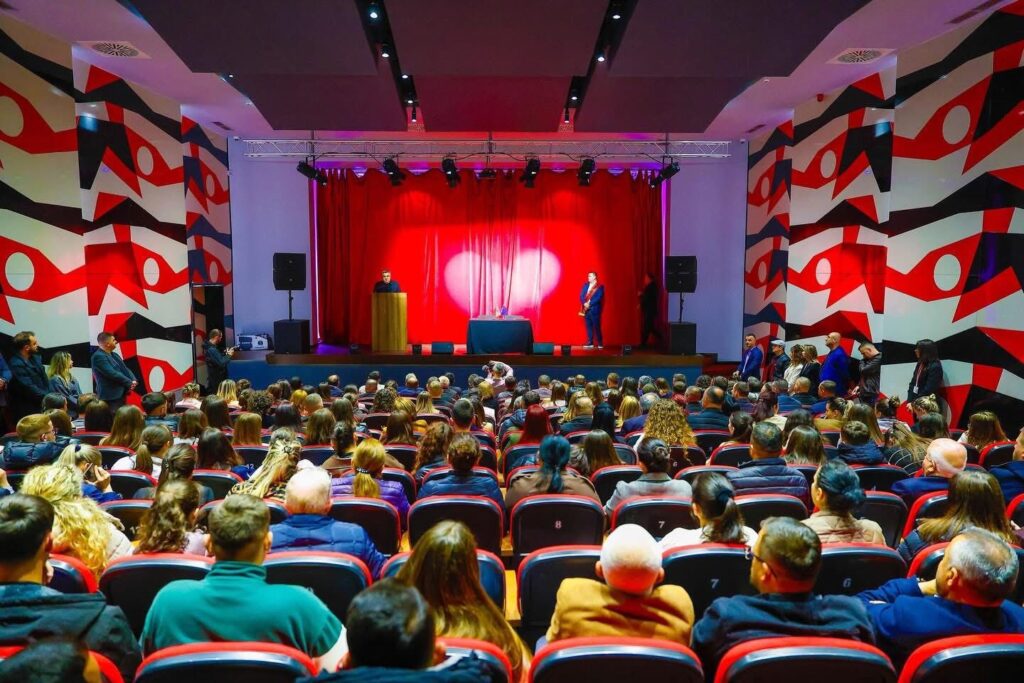 Rikonstruktohet Pallati i Kulturës në Mat 2 660148849 1549116867213852 4741750456604642192 n
