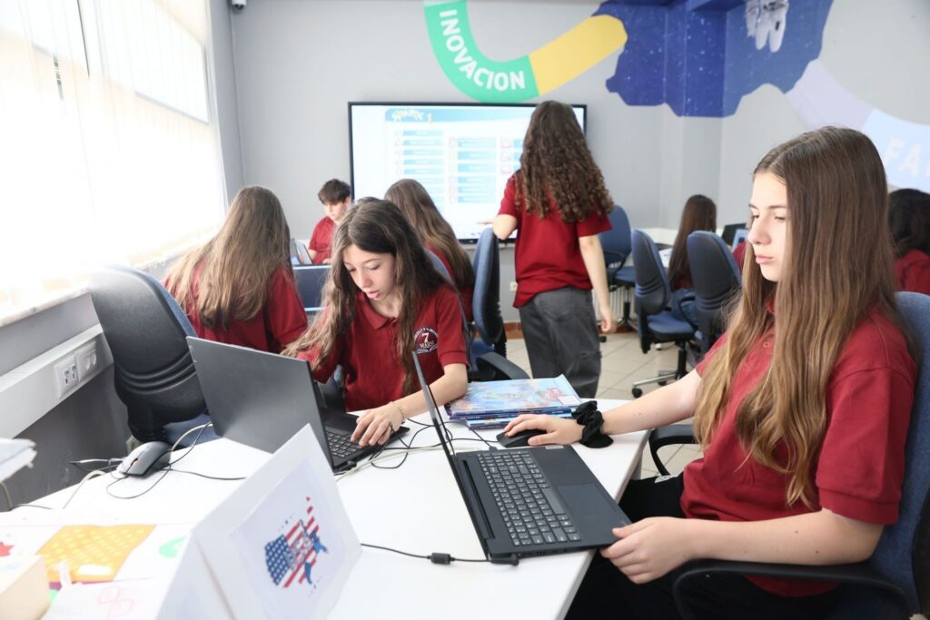 Ministria e Arsimit: 1 mijë laboratorë inteligjentë në shkolla deri në 2027 IMG 0507