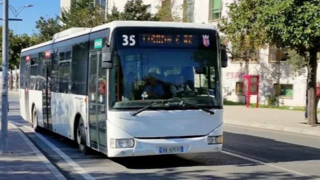 Kompensim për karburantet/ Sot mbledhja e Këshillit Bashkiak, do mbështeten linjat e transportit urban për të përballuar çmimet e rritura të naftës IMG 1677