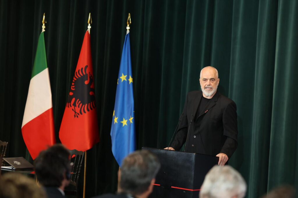 Prodhimi i anijeve në Pashaliman/ Rama: Marrëveshja, rrugë e re për ekonominë dhe për KAYO-n! Anijet, për ushtrinë tonë dhe NATO-n IMG 2193