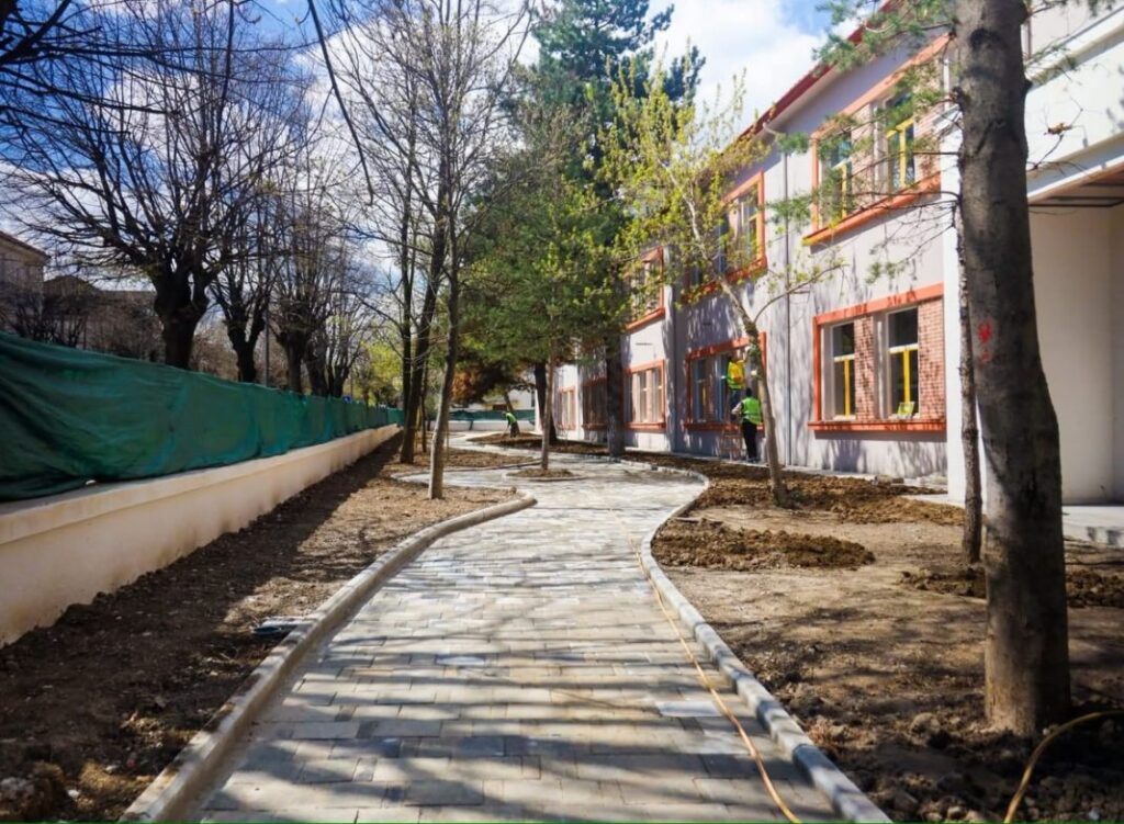 Kushte moderne për 640 nxënësit e shkollës “Sotir Gurra” në Korçë, gati në shtator IMG 2237