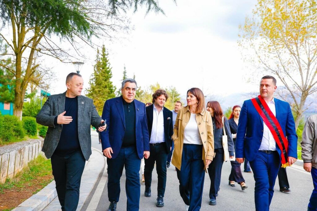 Rikonstruktohet Pallati i Kulturës në Mat Pallati Burrel 1