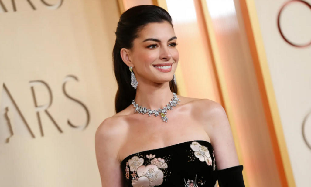 Revista “People” shpall aktoren Anne Hathaway si gruan më të bukur në botë për 2026 anne hathaway