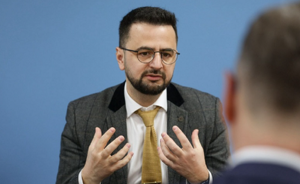 40 mijë lekë bonus për banorët e prekur nga zjarri te ‘Arlis’, Avokati i Popullit: Tregon përgjegjshmëri institucionale endri shabani 1