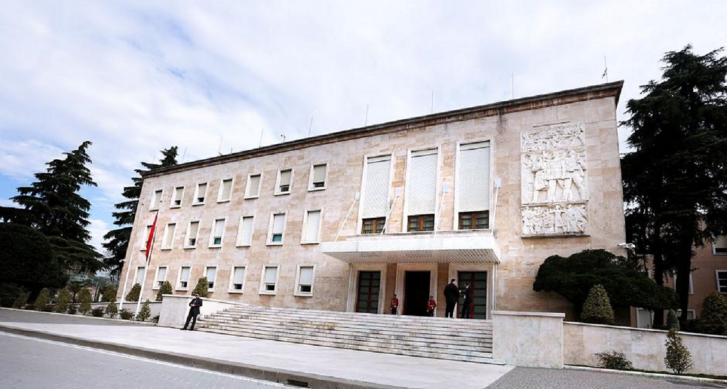 Paralajmërimi i Ambasadës së SHBA për sulme nga grupet e lidhura me Iranin, qeveria shqiptare: Hamendësim! Nuk kemi informacione shqetësuese kryeministriaa
