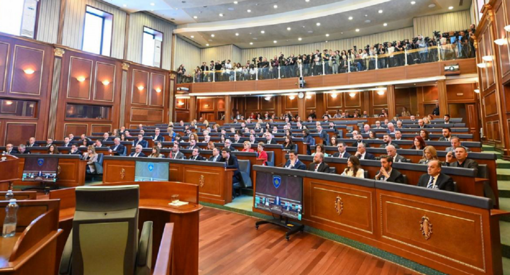 Seanca e natës mes debateve dhe përplasjeve, Kuvendi i Kosovës miraton në parim projektligjin për çmimet tavan kuvendi i kosoves