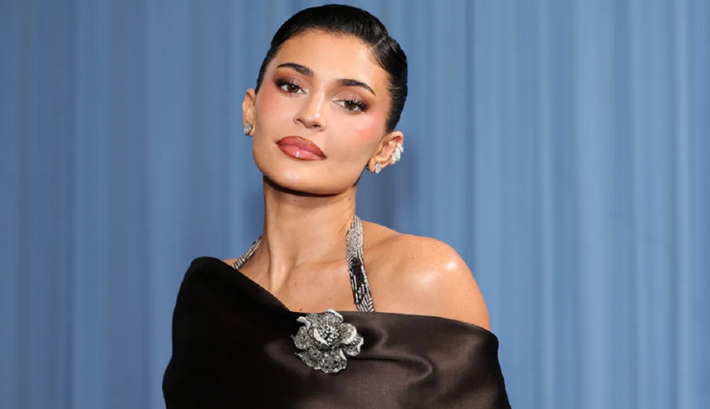 Kylie Jenner përballet me padi për ngacmim dhe diskriminim nga ish-punonjësja kylie jenner
