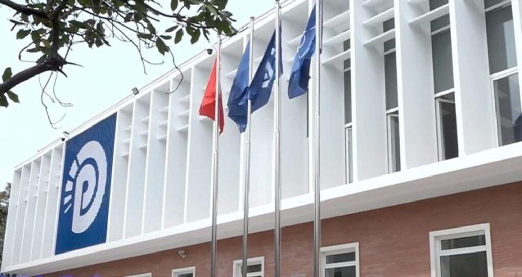 Nesër afati i fundit për kandidaturat për kreun e PD, media zbardh udhëzimin: S’lejohen të dënuarit me vendim të formës së prerë! Salianji mbetet jashtë gare pd