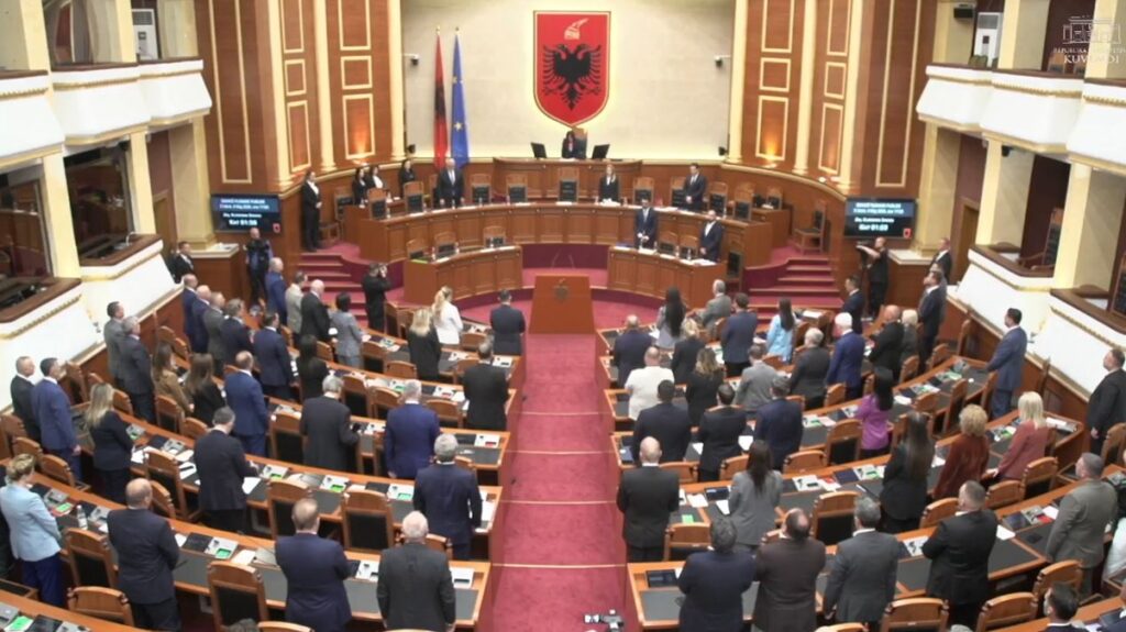 PS dhe PD arrijnë marrëveshje për Rregulloren e Kuvendit, socialistët tërhiqen nga procedura e përshpejtuar 2 3