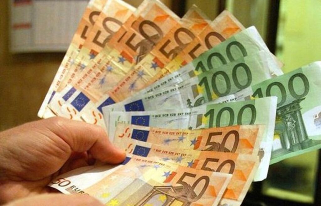 Më shumë kredi në muajin prill/ Bizneset rritën kërkesat për investime, nga ana tjetër individët shtuan kursimet 640 0 64833500f223e09