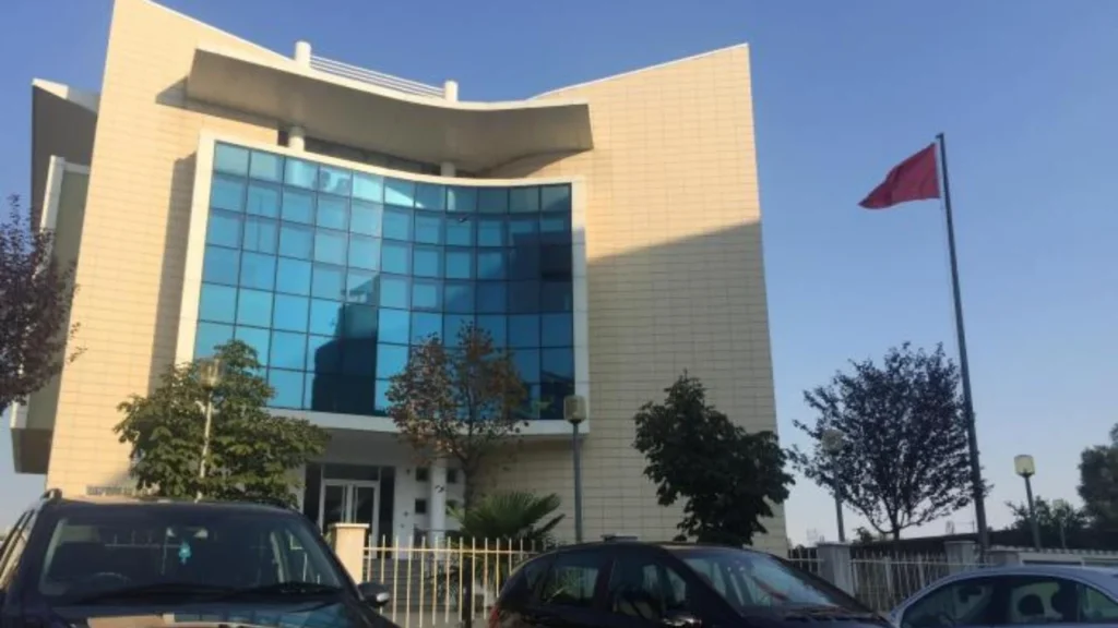 Kryen transaksione dhe veprime bankare fiktive me vlerë 500 mijë euro, Prokuroria e Shkodrës dërgon në gjyq 4 persona IMG 2470