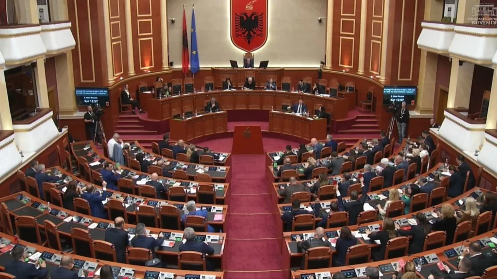 Seanca maratonë, PS voton me 85 vota pro aktin normativ për akcizën e karburanteve. Genta Tafa merr 83 vota si Komisionere për Mbrojtjen nga Diskriminimi IMG 2750