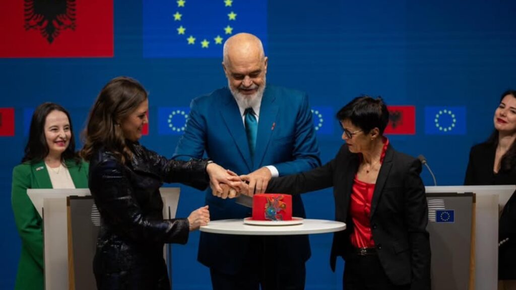Foto-lajm/ Rama uron Ditën e Europës: Shqipëria më afër se kurrë familjes europiane IMG 2839