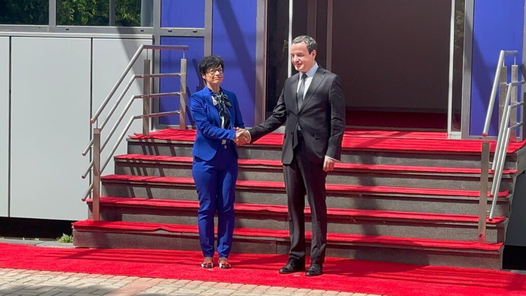Komisionerja e Zgjerimit vizitë zyrtare në Kosovë, Marta Kos pritet nga kryeministri Kurti dhe presidentja në detyrë Haxhiu IMG 3265