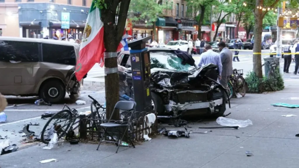 Aksident i rëndë në New York, makina humb kontrollin dhe merr përpara këmbësorët, dy viktima dhe tre të plagosur IMG 3358