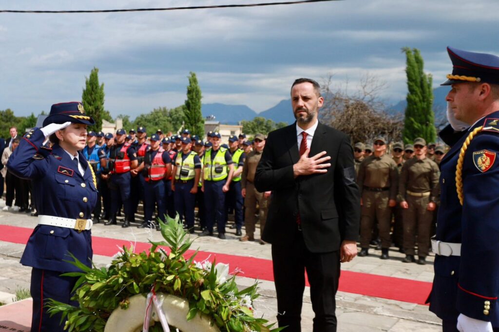 Novruz Cenalia rivarroset në Varrezat e Dëshmorëve, Lamallari: Drejtësia të jetë në lartësinë e përgjegjësisë që ka IMG 3397