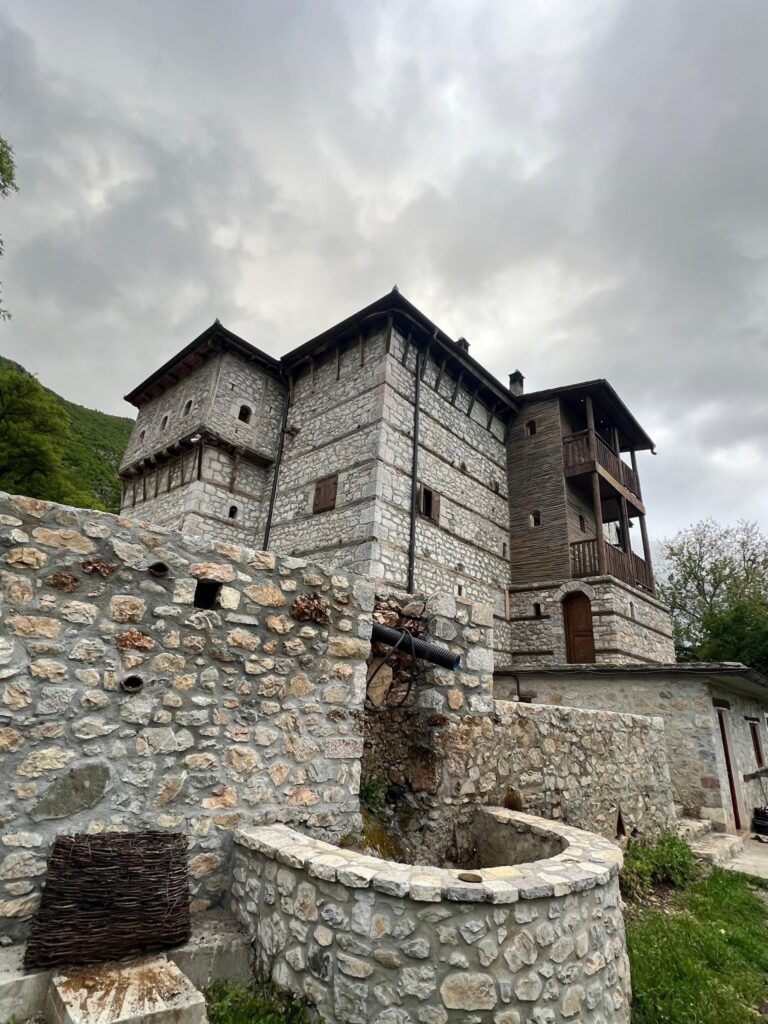 Kulla Hupi, destinacion që vendos në hartën turistike fshatin Dushaj në Bulqizë IMG 3424