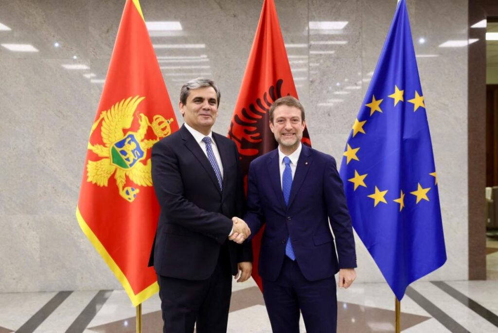 Hoxha: Avancim i projekteve ndërkufitare me Malin e Zi, prioritet hekurudha Podgoricë-Hani i Hotit IMG 3552