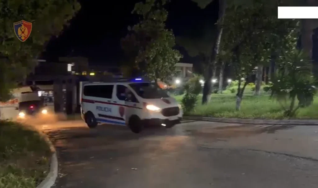 Me kallashnikov dhe municion luftarak, arrestohet 43-vjeçari në Fier IMG 3782