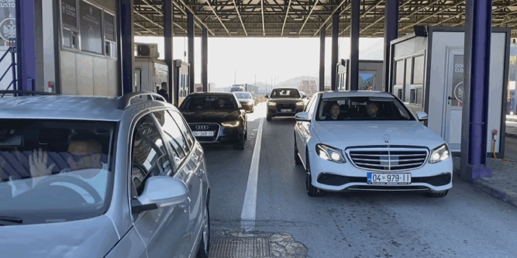Pa kontrolle në kufi, Kurban Bajrami rrit fluksin e hyrjeve nga Kosova në Shqipëri IMG 4082