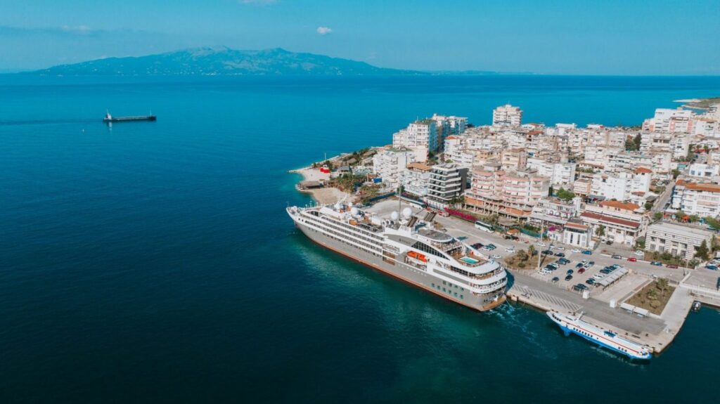 Kroçiera luksoze “Le Boréal” në portin e Sarandës, mbërrijnë 200 turistë IMG 4339