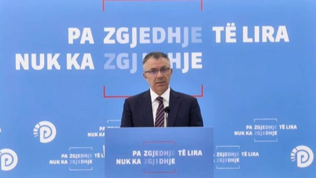 Dy pallatet e “Durrës Marina” “fundosen” në tokë, PD: E kemi denoncuar prej kohësh, por u injoruam Igli Cara