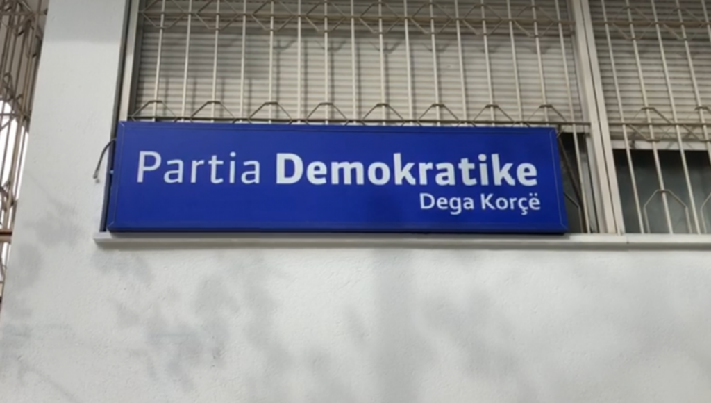 Përplasje për listat e anëtarësisë, ndërpritet procesi i votimit për kreun e PD-së në Korçë, anëtarët e komisionit heqin kutitë PD KOrce